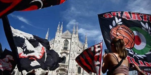 开云体育最新网址-意大利为贝卢斯科尼国葬，米兰球迷送别最伟大主席