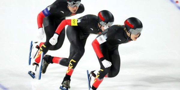 开云体育最新网址-创造历史 中国队晋级速度滑冰男子团体追逐半决赛