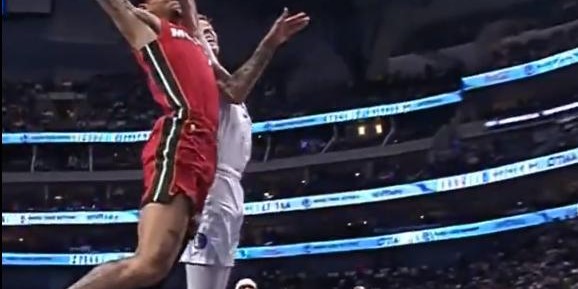 开云体育官方网站网址-刚刚！湖人签下中锋！这签约又让我哭了1个小时！